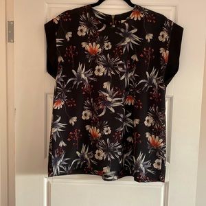 Canadian and women owned designer! Beautiful floral short sleeved top.